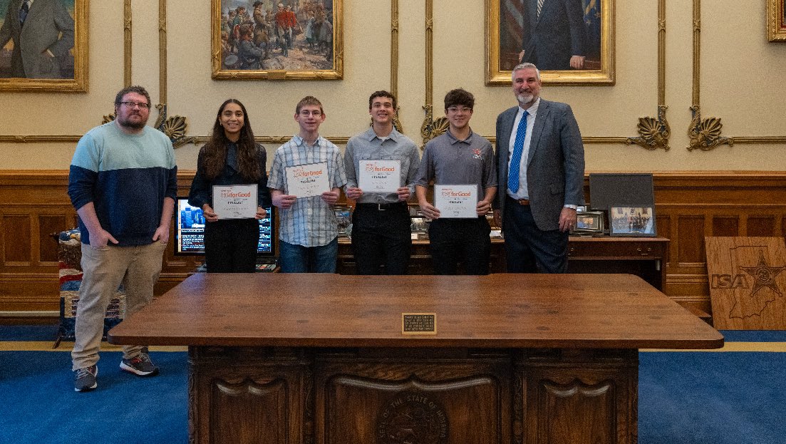 Congrats to FHS students Ayanna Bodake, Thomas Miller, Reis Wood and Diego Carabano on being finalist in the Nexttech CSforGood state competition. These students designed a new high school scheduling app for incoming 9th graders. The app should be up and running in the spring!👏🏻