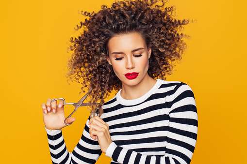 trendsbunch's tweet image. Unlock the secrets to a perfect curly cut! ✂️🌀 Learn how to cut curly hair in 8 easy steps and embrace the natural beauty of your curls. 

#CurlTransformation #CurlyHairGoals #CurlyHairMagic #HaircutHowTo #CurlyHairRoutine #CurlEnthusiast #DIYBeauty  

shorturl.at/xMWXZ