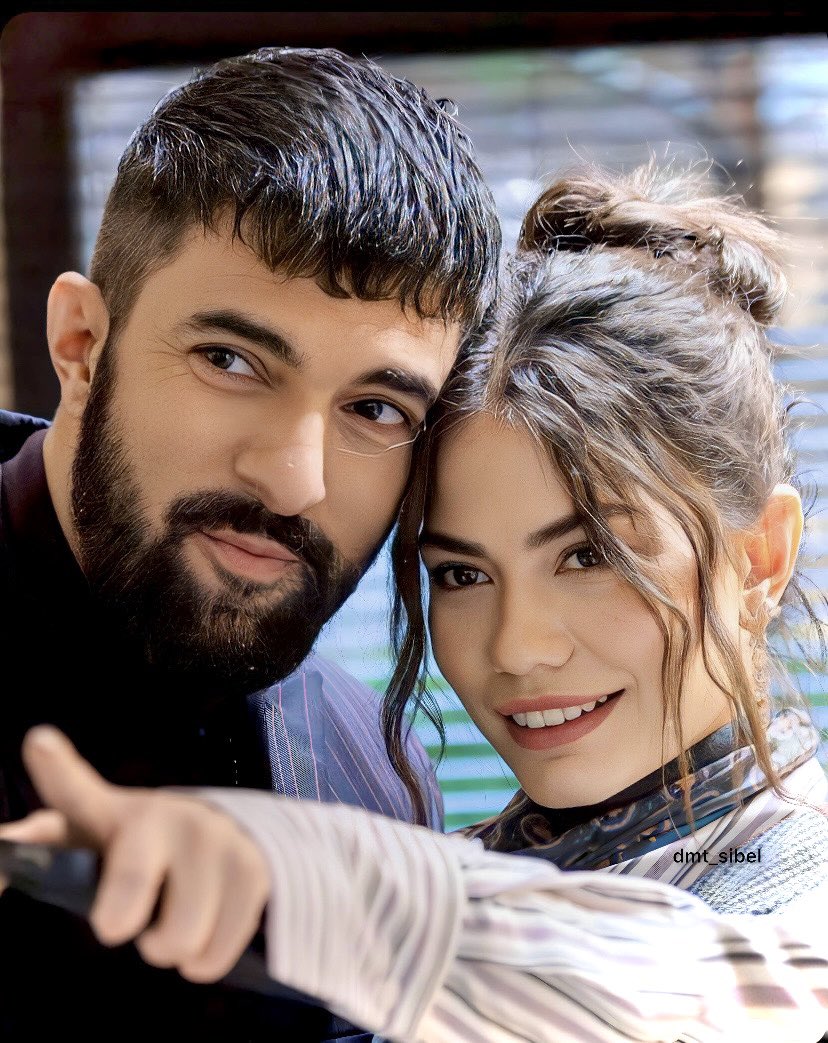 El pelo de Demo siempre toma el control de Engin 🤭🤣🤣🤣🤣🤣 me tenía que haber callado pero mis antepasados lucharon mucho por la libertad de expresión 🤣🤣🤣🤣🤣

her güne bir doz mutlu bir poz 🤩

#AdımFarah #FaHir 
#DemetÖzdemi̇r &amp; #EnginAkyürek