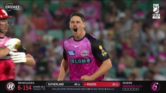 Rogers somehow chops it on... 📹 Credits: Twitter/BBL