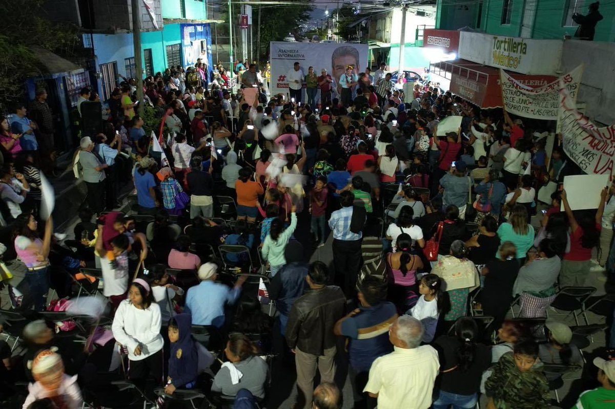 gonzalosolislo's tweet photo. Me dio mucho gusto encontrarnos con la militancia de nuestro movimiento; militancia que conoce y sabe de la transformación que tiene Tuxtla. Desde Las Granjas, constatamos que #SomosMayoria los que defendemos #ElProgresoDeTuxtla.  

Sigamos soñando con un #DistritoFeliz https://t.co/TVmtuJTdvk