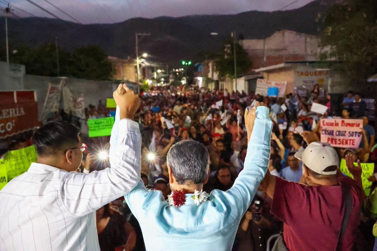 gonzalosolislo's tweet photo. Me dio mucho gusto encontrarnos con la militancia de nuestro movimiento; militancia que conoce y sabe de la transformación que tiene Tuxtla. Desde Las Granjas, constatamos que #SomosMayoria los que defendemos #ElProgresoDeTuxtla.  

Sigamos soñando con un #DistritoFeliz https://t.co/TVmtuJTdvk