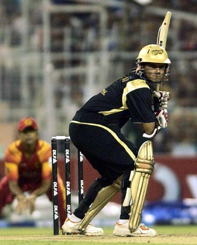 Ipl_scoop's tweet photo. 🎉 Dive into IPL nostalgia! 🏏

On April 18, 2008, KKR clashed with RCB in the first-ever IPL match. 🔥
Sourav Ganguly faced the inaugural ball bowled by Praveen Kumar. Drama unfolded as Ganguly lost his wicket. 🌪️🎭🏆

#IPLThrowback #IPL #iplauction2024 #IPLTrade #CricketTwitter https://t.co/7dsscg01f7