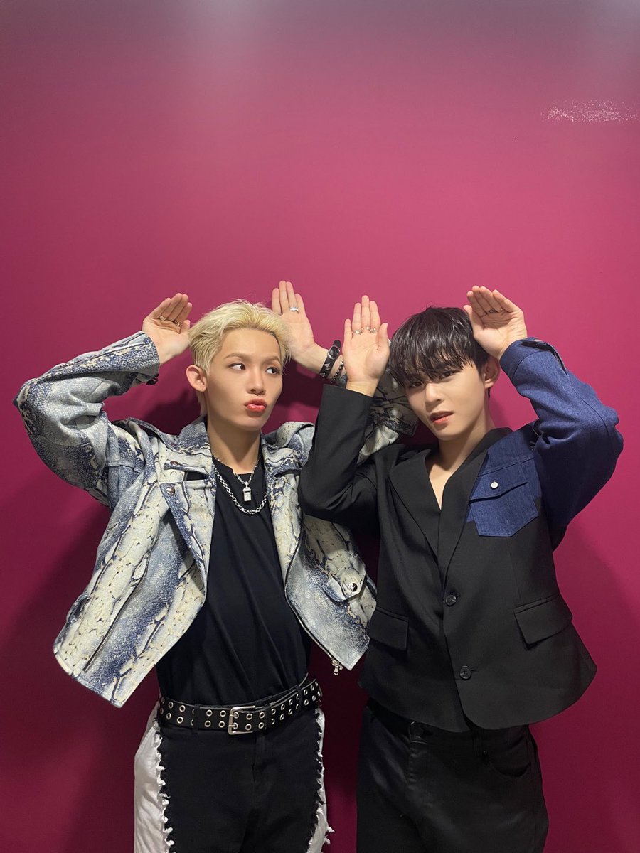 TO1 members tweet media