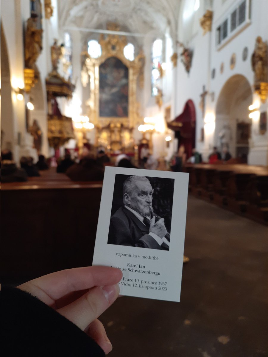 TOPtym's tweet photo. V těchto dnech vzpomínáme na našeho čestného předsedu Karla Schwarzenberga. I vy se s ním můžete zajít ještě dnes rozloučit do kostela Panny Marie pod řetězem.
🖤🕊️ https://t.co/SfTkVRf1Zu