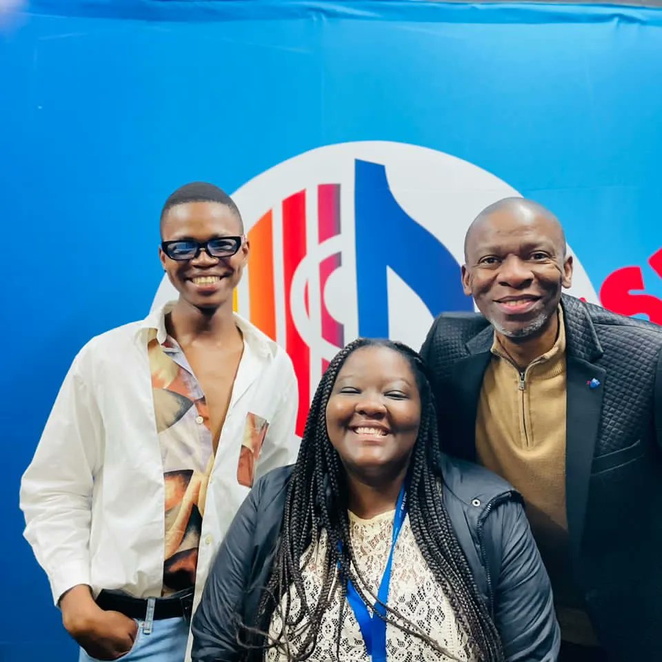 UneswaFM's tweet photo. What an incredible honor it was having the legendary Makhosi Khoza who is not just a radio broadcasting icon but also an accomplished author of three compelling books. It was definitely love at first sound ๐๐ฅโค๏ธ
#uneswafm #Loveatfirstsound #88.2 https://t.co/hBBdUwWBwk
