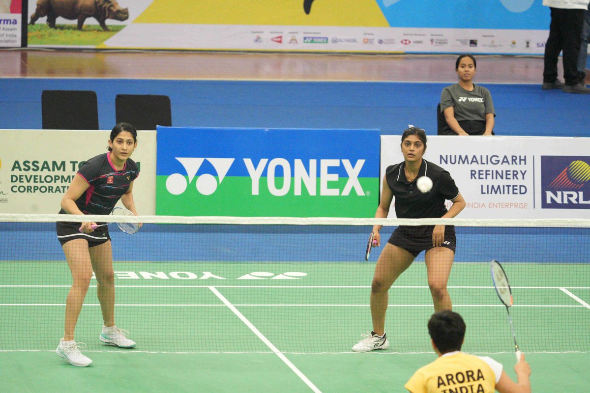 Ashwini Ponnappa & Tanisha Crasto make it to the Women's Doubles SEMIS of #GuwahatiMasters2023 👏🏸 The Indian duo moved past 🇮🇩's Jesita Putri Miantoro & Febi Setianingrum in straight games to make their way to the semifinals! Score: 22-20, 21-16 📸 @BAI_Media