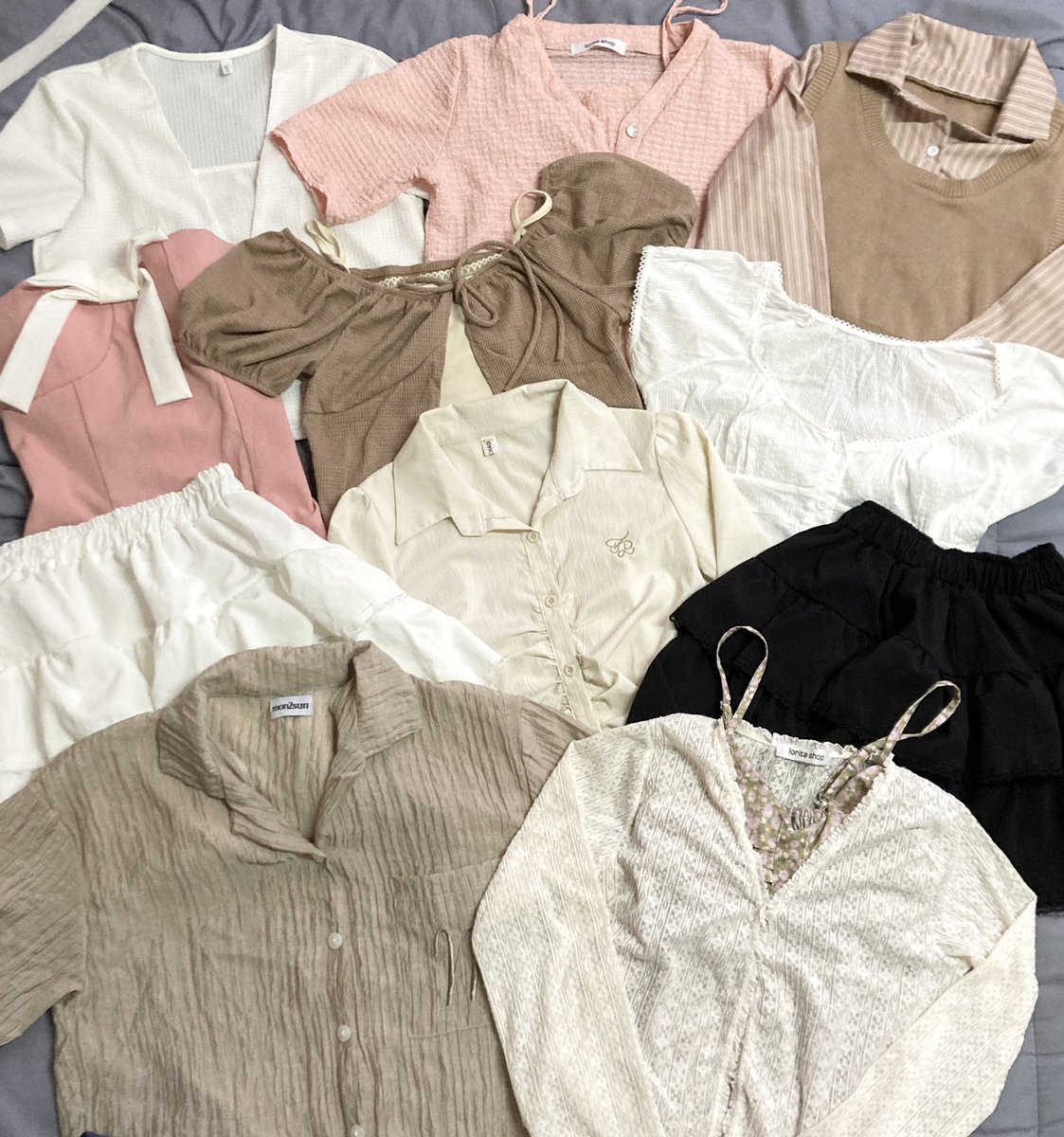 ˚ ༘ *🥚ส่งต่อเสื้อผ้ามือ1/2 🐇

🦢◞✧ ราคาหลักสิบ ส่วนใหญ่ไม่เกิน80 มีเยอะกว่าในรูปน้าา

♡ ค่าส่ง1-3 ตัว40/เหมาส่ง50
♡ รี+ปักลด5-.

🥛 ลงพรุ่งนี้ (09/12) 19.00 น.🥛

#ส่งต่อเสื้อผ้า #ส่งต่อเสื้อผ้ามือสอง #ส่งต่อ  #เสื้อผ้ามือสอง #โล๊ะตู้ #โล๊ะตู้เสื้อผ้ามือสอง