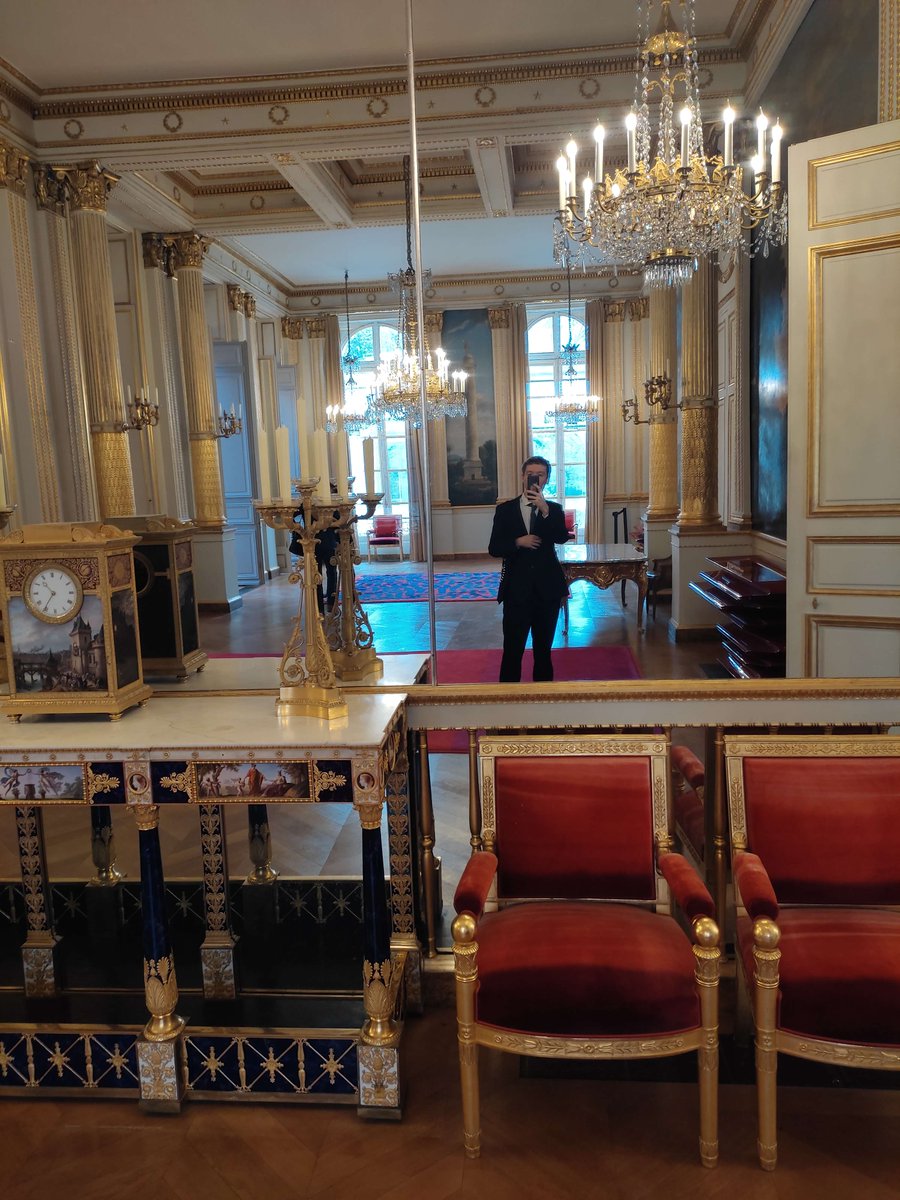 PhDequidt's tweet photo. J'étais invité hier à l'Élysée (oui oui ! 😱) pour assister au discours du Président de la République @EmmanuelMacron sur l'avenir de la Recherche !
Quelle surprise ! Merci pour cette invitation ! 

Une conséquence de @MT180FR et de @TEDxSaclay ? https://t.co/rAO6hvf6L6