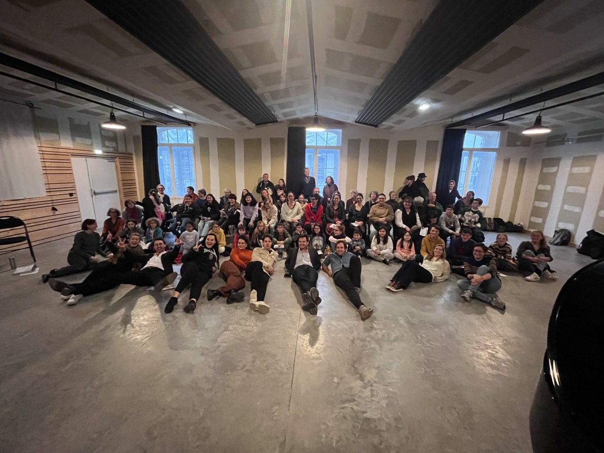 EQYoungArtists's tweet photo. This week in Morlaix, EQ held an open rehearsal with students from Le Patio ✨
Thank you to the students for joining us and for your enthusiasm! 💙
--
#eqyoungartists @HanniganBarbara #therakesprogress #lepatio #morlaix #bretagne #france #workshop https://t.co/990tGH26aR