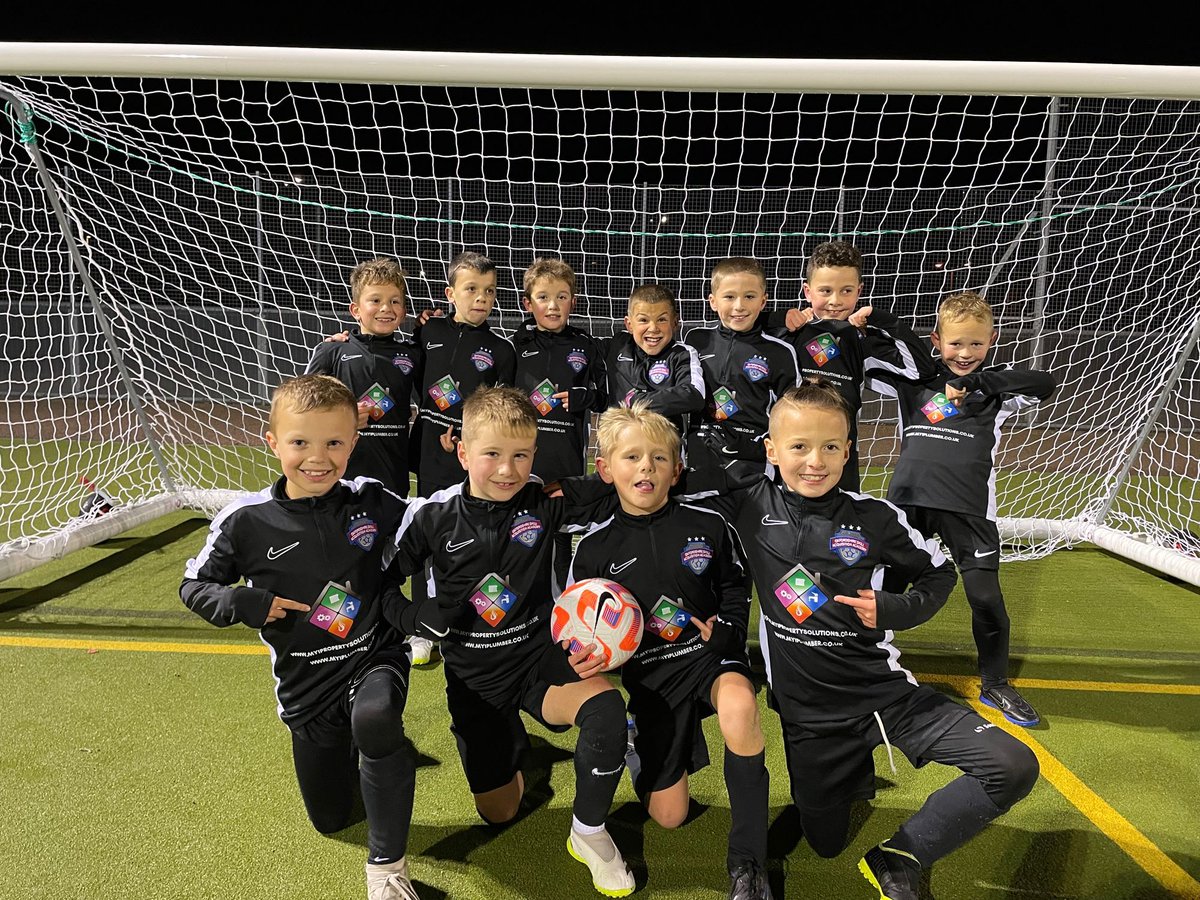 Our U9’s loving their new zip tops with huge thanks to My1Plumber 

Thank you so much to them and their continued support!