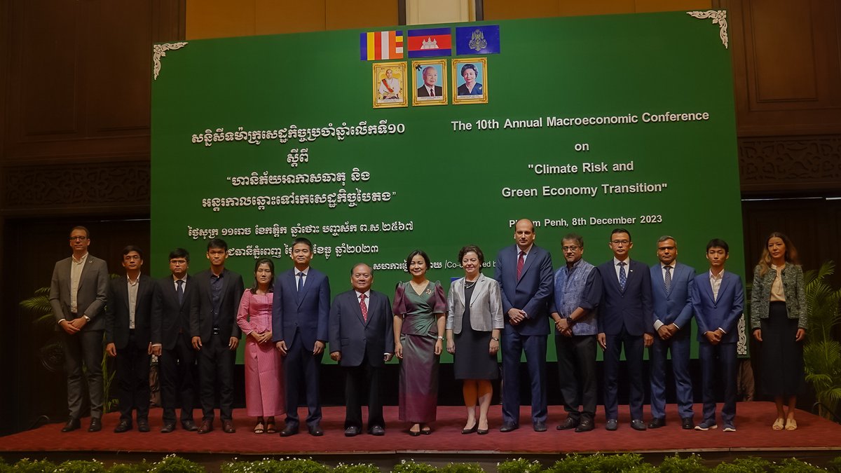 @UNDP & @nbccambodia successfully hosted the 10th Annual #Macroeconomic Conference 2023 on #ClimateRisk & #GreenEconomy Transition, aiming to foster research and policy dialogue on the optimal development model for attaining 🇰🇭's development ambitions. 🙏 @SereyChea @fibke