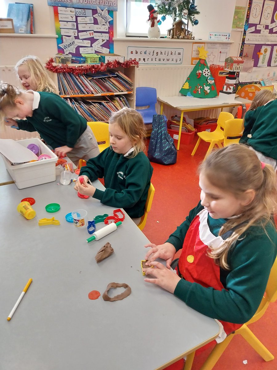 crossns1854's tweet photo. I think it must be December...😉😀🎄🎅 @OidePrimarySTEM #playfullearning https://t.co/oSpwVvrxsQ