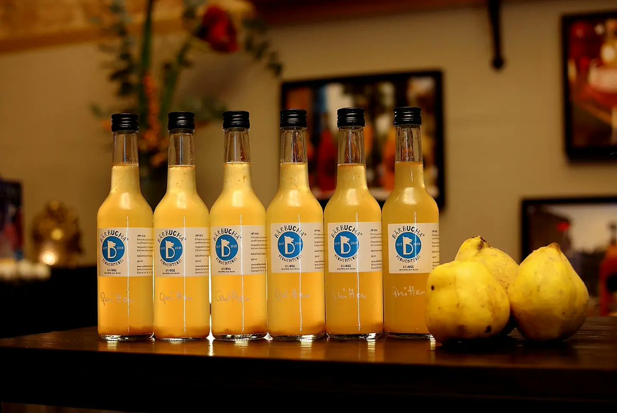 Quince-flavored Fermented Soda is our current favorite!
#fermentedsoda #fermentedinberlin #cafebärbucha #bärbuchafermenterei #kombuchacafeberlin #Berlin