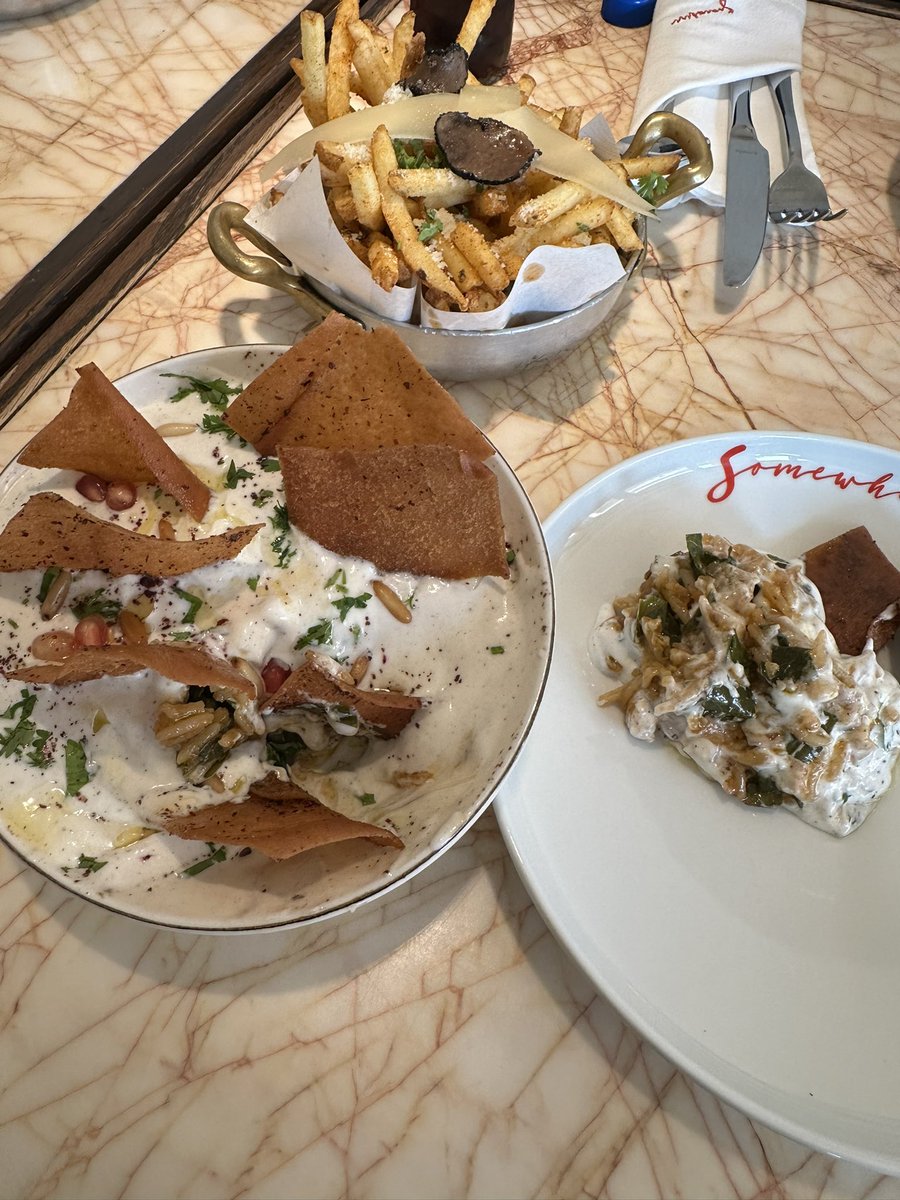 غداء الجمعه🤍✨
 🍽️Somewhere
📍البجيري 
المكان والجو العام اكثر من رائع😍الأطباق كلها لذيذة😋
يلزم الحجز 🗓️