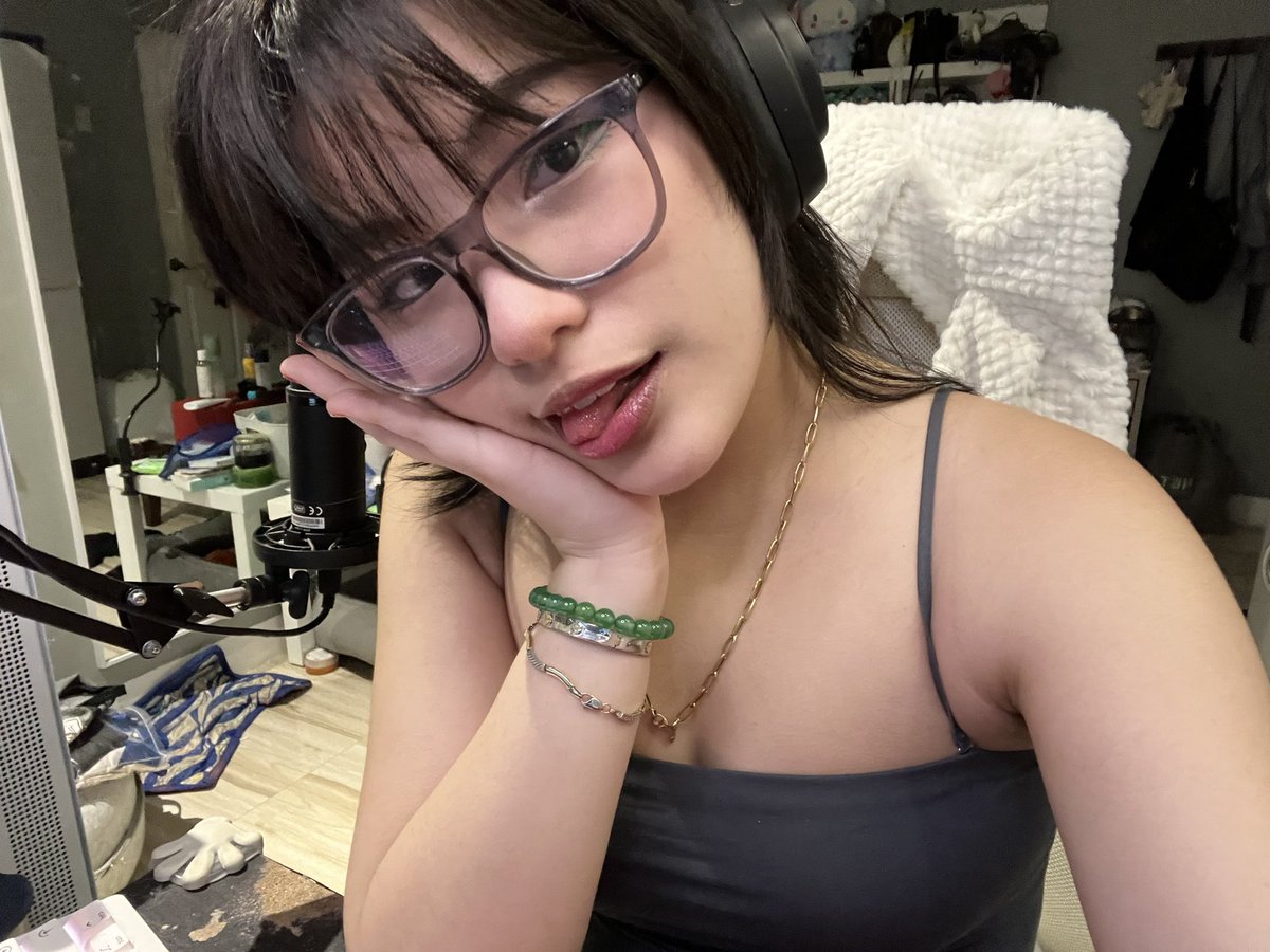 lethal company collab strim right neow on my twitch :3