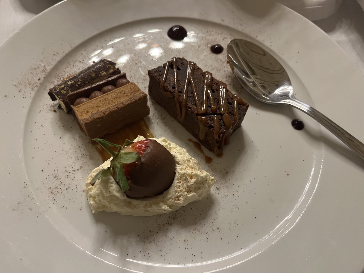 sitenroy's tweet image. BMEC Eye Centre Bicentenary conf and gala dinner 📢🥳. A fantastic mix of seniors and juniors. Realised that Birmingham Town Hall is 50 yrs. younger than our own Eye Hospital ☺️. An honour to join as a ‘non-eye’ surgeon. Well organised and delivered 🥂👍👏🏻.@SWBHnhs.