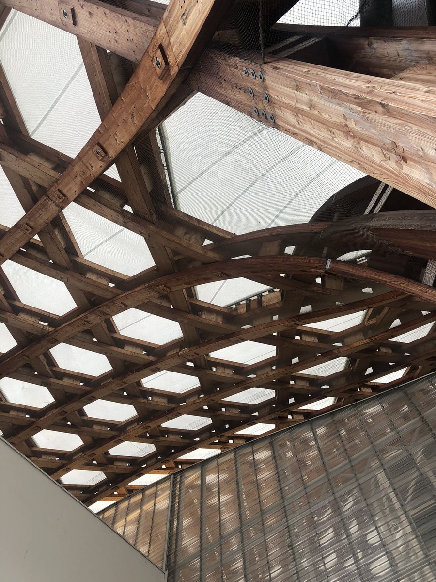 Les 11 élèves du projet atelier éco-construit ont découvert avec Benoît Legouge le travail d’un bureau d’études, les matériaux #biosourcés et #géosourcés, l’impact et la cohérence des constructions sur l’environnement et l’architecture.
instagram.com/eco__construct…