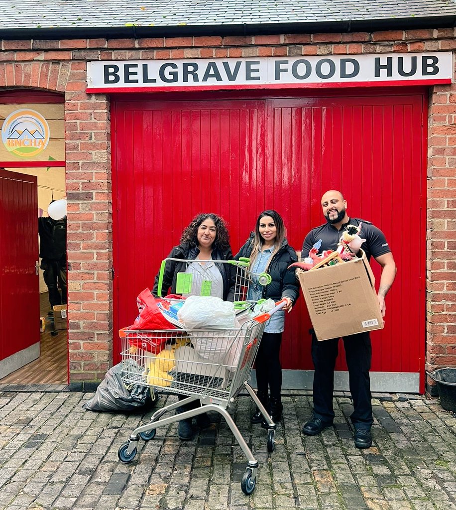 neetusquire1's tweet image. The Community Development Team in collaboration with @RupalR @jinnyb143 @Belgravecoop @LPEastLeics Officer Kully delivering #BagsOfHope/#Toys to a family and the Belgrave Food hub today. Collaborative work is key to make a difference. #PartnershipWorking #SupportOurCommunities