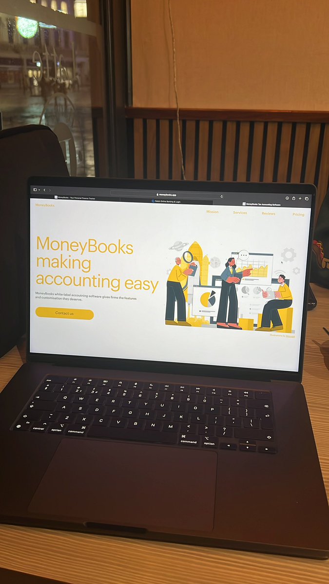 Currently building my first SaaS — MoneyBooks #buildinpublic