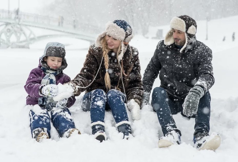 As an army of unhinged moms point their daughters to motherhood, we must fight back and guide our daughters toward more purposeful roles like porn stars, sex workers, backup singers for Ariana Grande, and Target employees: kimberlyells.substack.com/p/the-despicab…