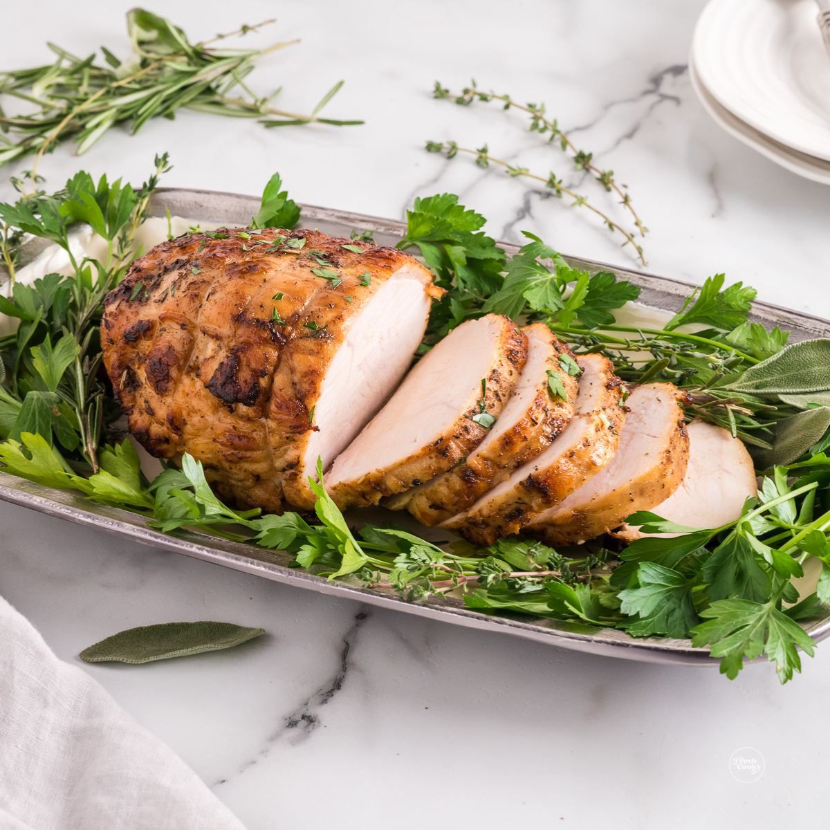 thefreshcooky's tweet image. Maybe you are craving some turkey about now! Whether you need a little more for he holiday dinner or you are #cookingfortwo, this #airfryerturkey breast is the best thefreshcooky.com/boneless-turke… #airfryerturkeybreast