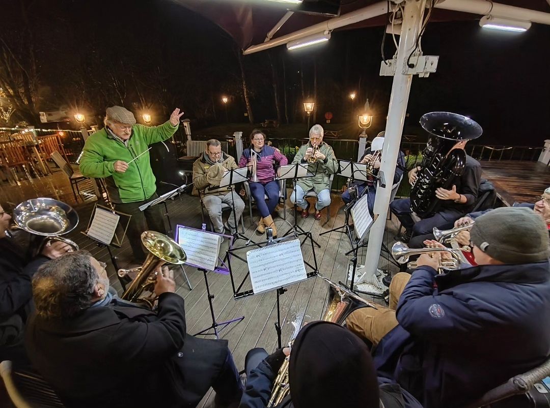 lockkeeper's tweet photo. Thank you to the Keynsham brass band for yesterday evenings festive vibes.
Don't miss them next Thursday 7pm for some more seasonal merriment.
#lockkeeperkeynsham #keynshamlocal #keynshambrassband #festivepub #youngspubs @youngspubs https://t.co/oslFVArxlu