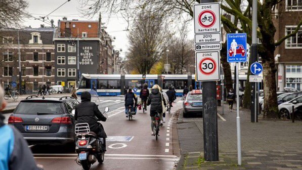30km/u! Dat kan toch ook voor verkeersveiligheid &amp; leefbaarheid in ons dorp? Als het in Parijs en A’dam kan….