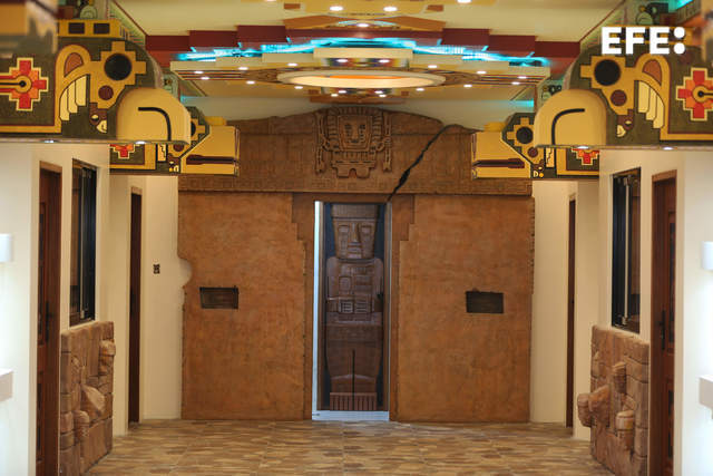 CRÓNICA | Transformers, barcos, ovnis y pronto la camiseta de Messi adornan los "cholets" en Bolivia.

✍️ <a href="/yolysalazar77/">Yolanda Salazar</a> 
📸 Luis Gandarillas
efe.com/cultura/2023-1…