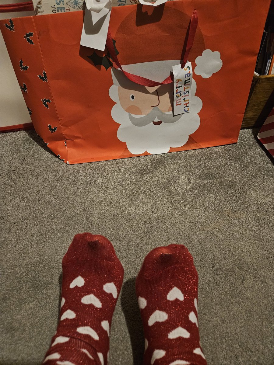 Inspired by @CuriousBecks @JessLSainsbury from a @FNightingaleF webinar this week.. here my high 5 moments, what's yours? ❄️ Christmas lunch with my team ❄️ 85% on an essay ❄️ Advent calendar for breakfast ❄️ family birthday celebrations tonight ❄️ New socks today #High5Friday