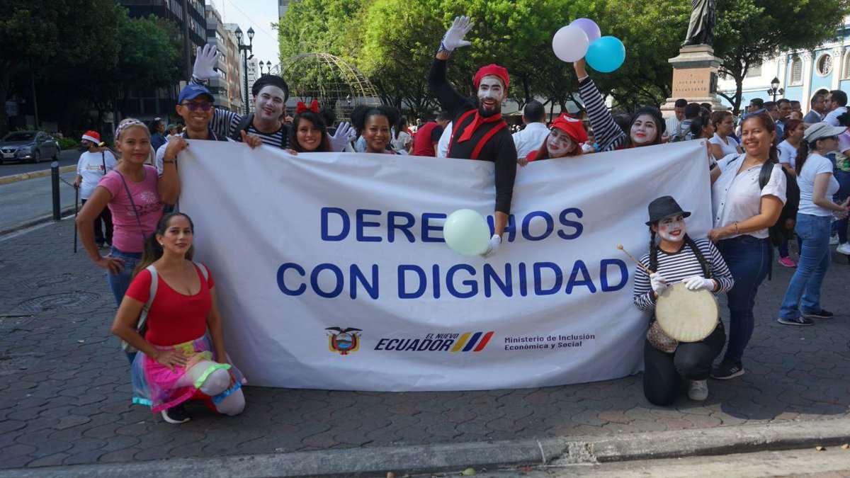 DHumanoEc's tweet photo. Ministra @zaida_rovira presentó oficialmente la campaña #DerechosConDignidad, con una caminata ciudadana en #Guayaquil, para alzar la voz sobre la prevención y erradicación de la mendicidad y el trabajo infantil. 
Más de 1 500 personas asistieron a este recorrido.
#ElNuevoEcuador https://t.co/SXvsszaDww