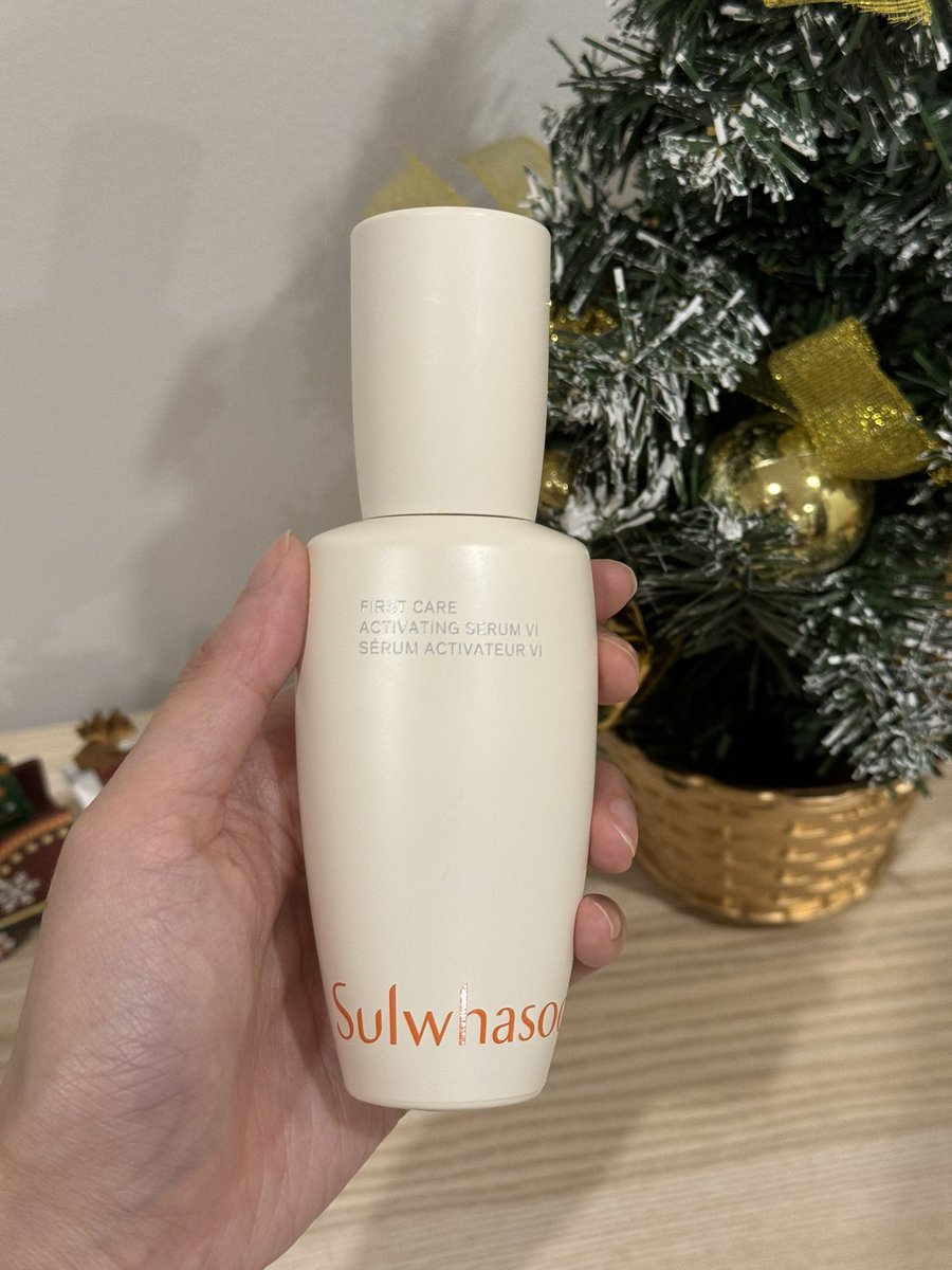 PPIMMYY's tweet photo. Pre-Sale 12.12 ของ lazada 
Sulwhasoo first cart ขนาด 90ml. กด Pre-sale ได้เพิ่มอีก 60 ml. ขนาดพกพาคุ้มมาก first care เป็นเซรั่มสามัญที่เราใช้ตลอดเป็นขั้นตอนแรกในการเตรียมผิว ตัวเซรั่มคือซึมลงผิวไว���าก ผิวหน้าดูชุ่มชื่นสุดๆ ใช้ต่อเนื่องช่วยให้ผิวแข็งแรง https://t.co/2iF4P7mmXY