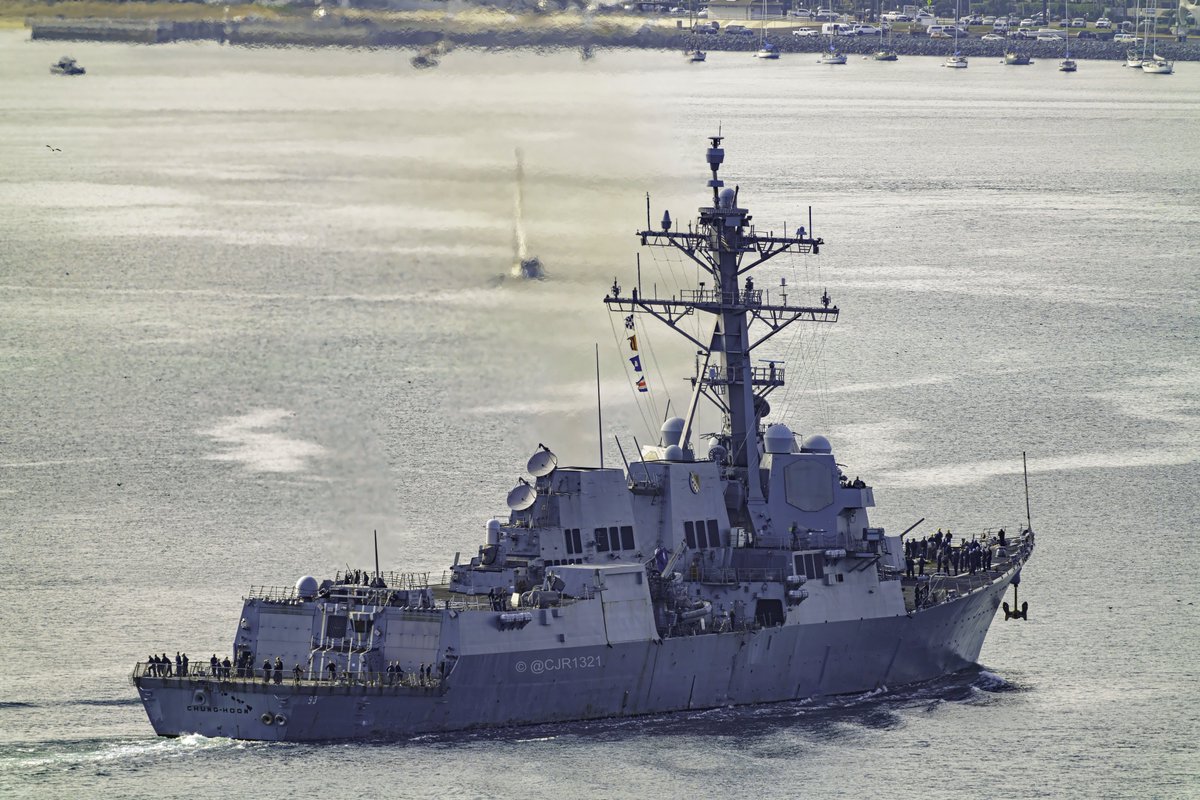USS Chung-Hoon (DDG 93) Arleigh Burke-class Flight IIA guided missile ...