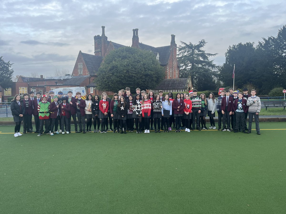 SGSPEDept's tweet photo. #SGSYear8 & #SGSYear9 took part in the National School Games Santa Dash this afternoon! Well done to all who walked, jogged, skipped many laps around the school site today! 🎅🏼 #Santasmiles #SGSantaDash #SGSPE #SGSDifference @YourSchoolGames @StaffsSG https://t.co/kUeP2tUo4c