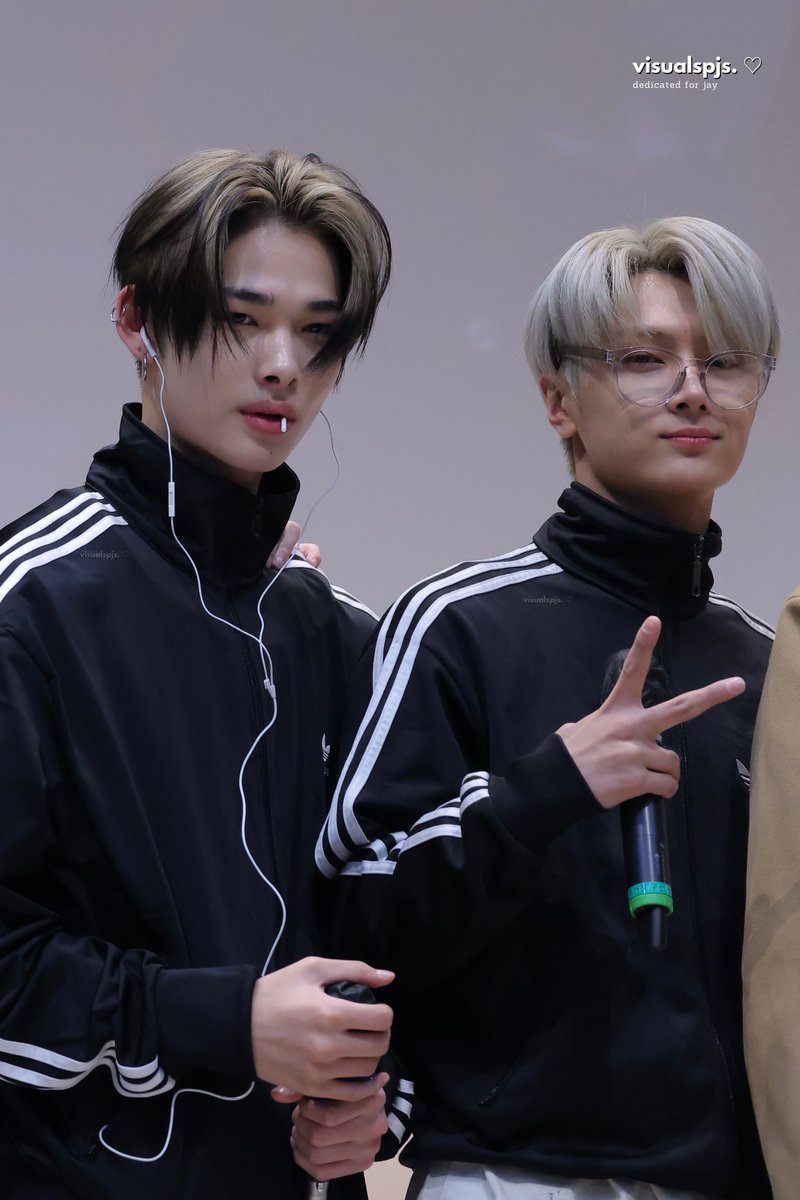 visualpjs's tweet photo. [231202 - FANSIGN]

happy ni-ki day. ☆

#JAY #제이 #종성 #엔하이픈_제이 #NI_KI #니키 
#엔하이픈_니키 #ニキ #西村力 #ニキくん https://t.co/xUL2T9TAfT