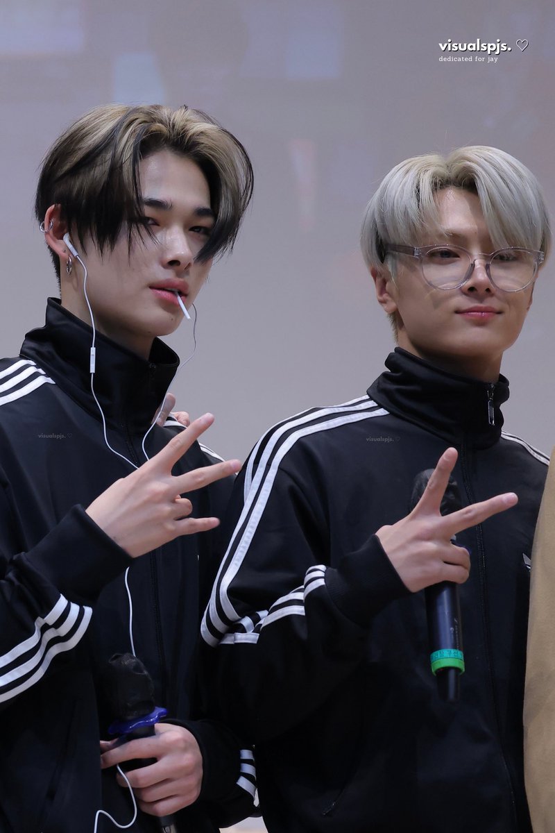 visualpjs's tweet photo. [231202 - FANSIGN]

happy ni-ki day. ☆

#JAY #제이 #종성 #엔하이픈_제이 #NI_KI #니키 
#엔하이픈_니키 #ニキ #西村力 #ニキくん https://t.co/xUL2T9TAfT