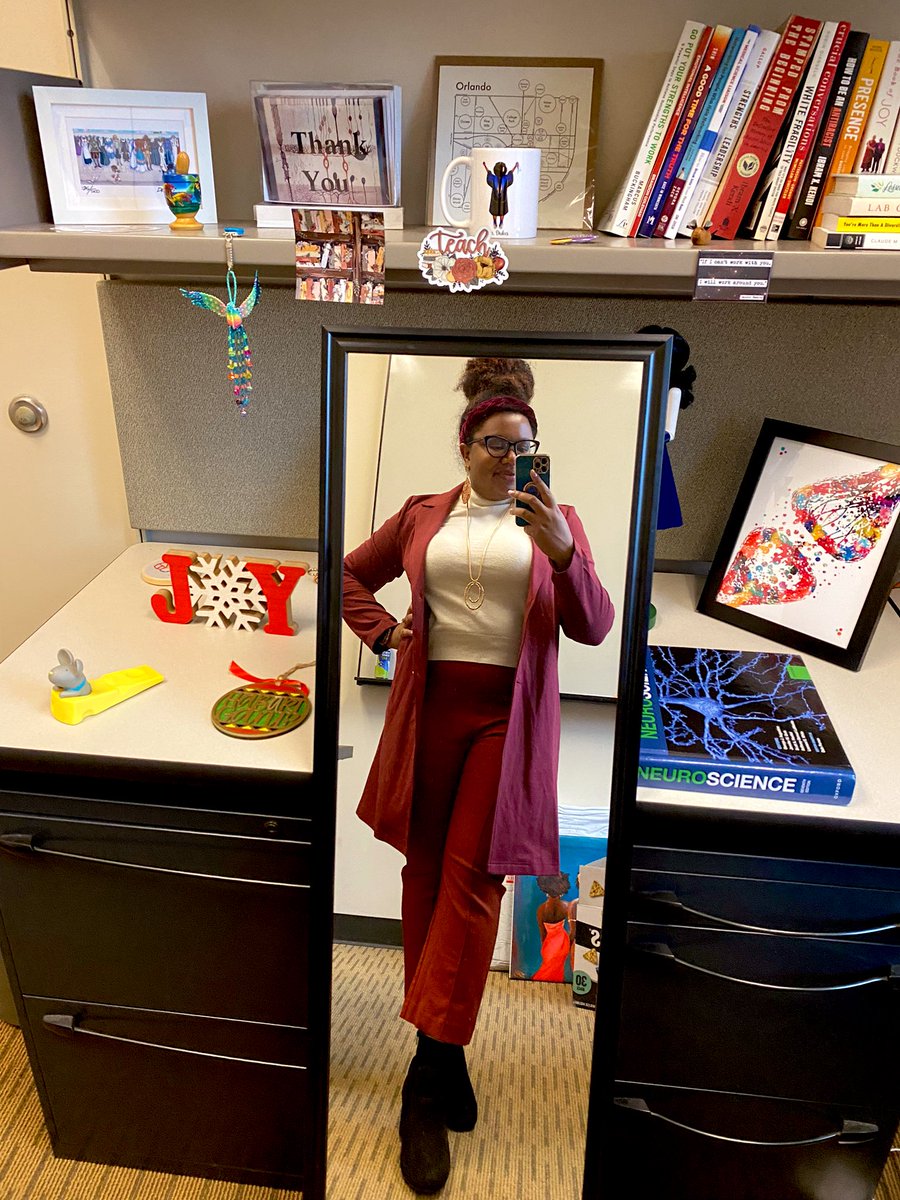 HeyDrDukes's tweet photo. Wasn’t someone tweeting about professors not dressing ?
Well baby I am ranch, caesar, and little balsamic vinaigrette on the weekends ✨
#AcademicDrip #ProfessorFits https://t.co/3Y0GTfqjYl