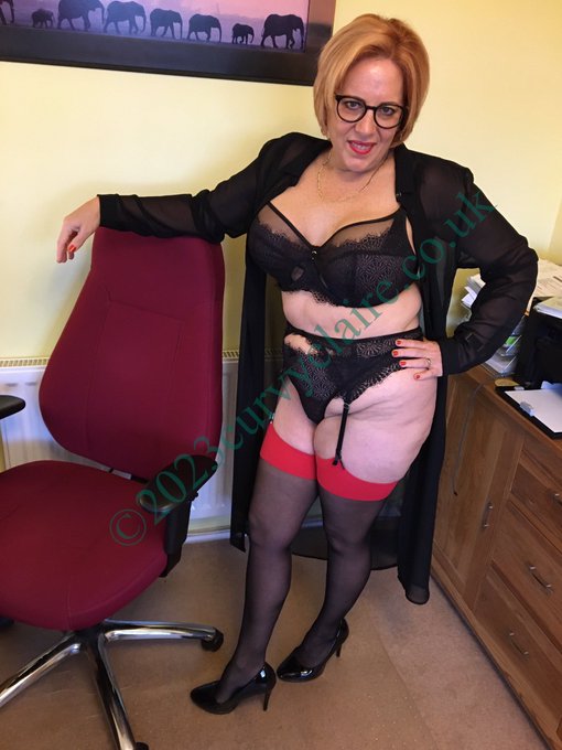 Black and red combo https://t.co/JLLHmuQt1s<a href="/tag/tittytuesday"class="tags"><span>#tittytuesday</span></a><a href="/tag/halloween"class="tags"><span>#halloween</span></a>