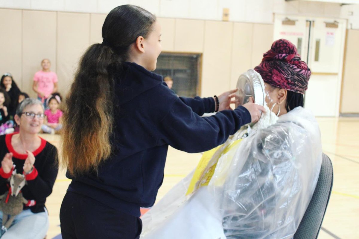 Rcsd34's tweet photo. Our first annual Pie the Principal was a success! Ms. Collins was pied by both Kindergarten and Sixth Grade. Big thanks to everyone who brought in their coins to make this possible and to Ms. Collins for volunteering to be pied!🥧💙❤️ #gotigers #makeschoolfun #pietheprincipal https://t.co/u2XtUIctcz