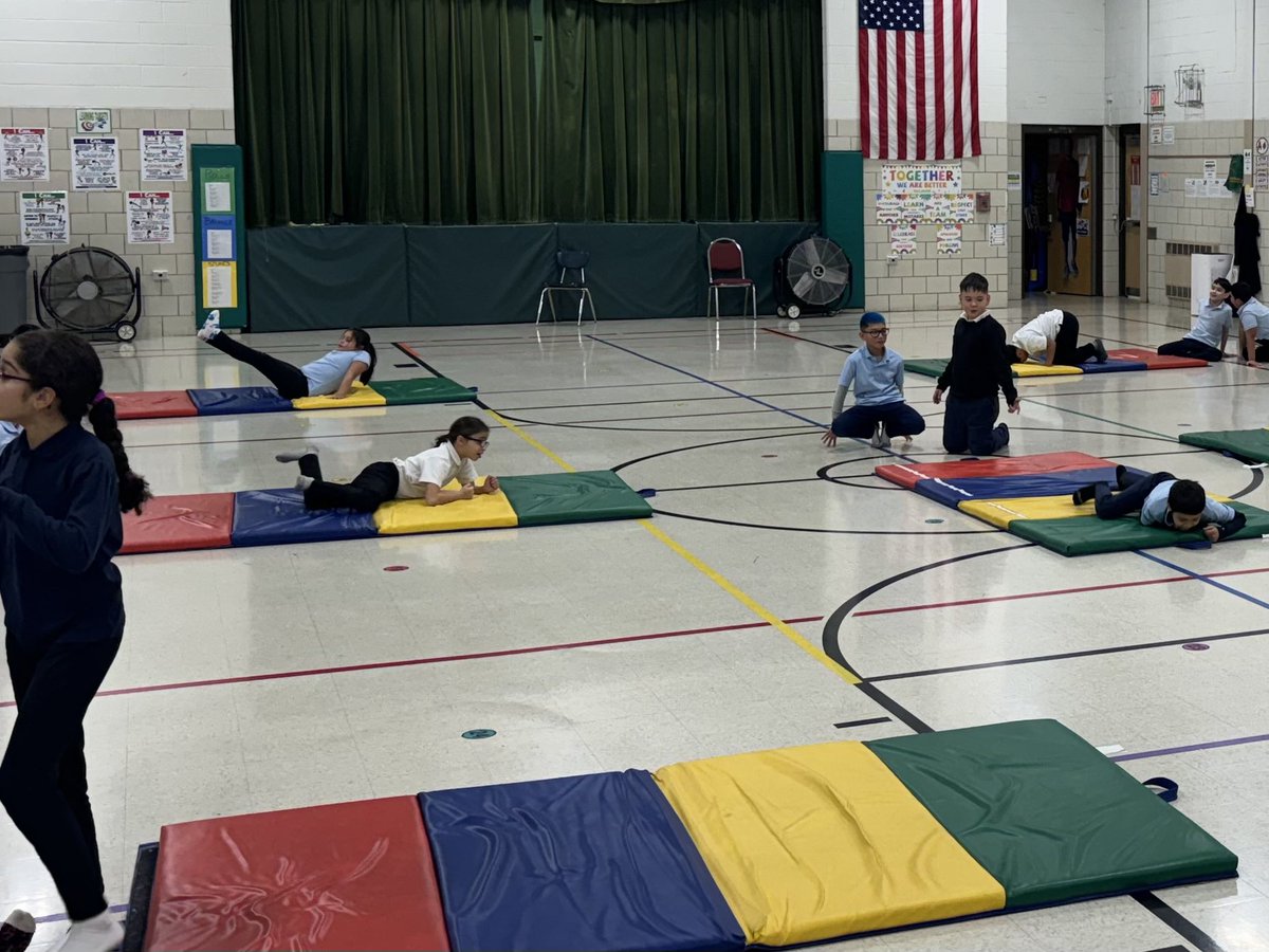 b_physical's tweet image. The last 2 weeks we have been tumbling in P.E. Students were instructed on safety rules, and how to do skills safely.  We practiced rolling, balancing, and stunting skills in class.  Everyone did an amazing job.  So proud of our students working so hard the last 2 weeks!!!