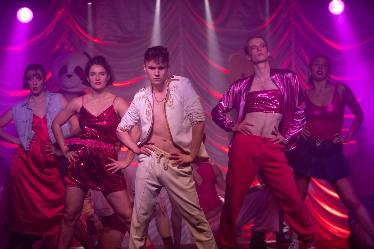 𝐓𝐇𝐄𝐀𝐓𝐑𝐄 𝐃𝐄𝐋𝐈 𝐈𝐒 𝐇𝐎𝐒𝐓𝐈𝐍𝐆 𝐀 '𝐂𝐀𝐌𝐏 𝐂𝐇𝐑𝐈𝐒𝐓𝐌𝐀𝐒 𝐂𝐀𝐁𝐀𝐑𝐄𝐓' 🎄🌈💃✨️🕺

<a href="/theatredelishef/">Theatre Deli Sheffield</a> presents the The Glitterbomb Dancers in Jingle Belles and Mistle-hoes! 🔔

'Christmas is getting camp again with The Glitterbomb Dancers in and-

#Sheffield