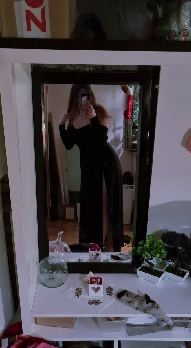 LH6_Kitty's tweet photo. My new black dress 🖤
#nsfw_twt #nsfw #nudes #boobs #chubbygirl #ass #horny #anime #kinky #masochist #thick #Thighs  #dress #blackdress #longdress https://t.co/W72pWA0U8a