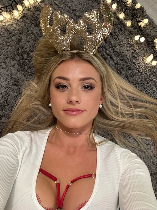 Preparing a little Christmas special 💋🫶  Repost if you think im cute enough to cum on 🤭 https://t.co<a href="/tag/yogagirl"class="tags"><span>#yogagirl</span></a>