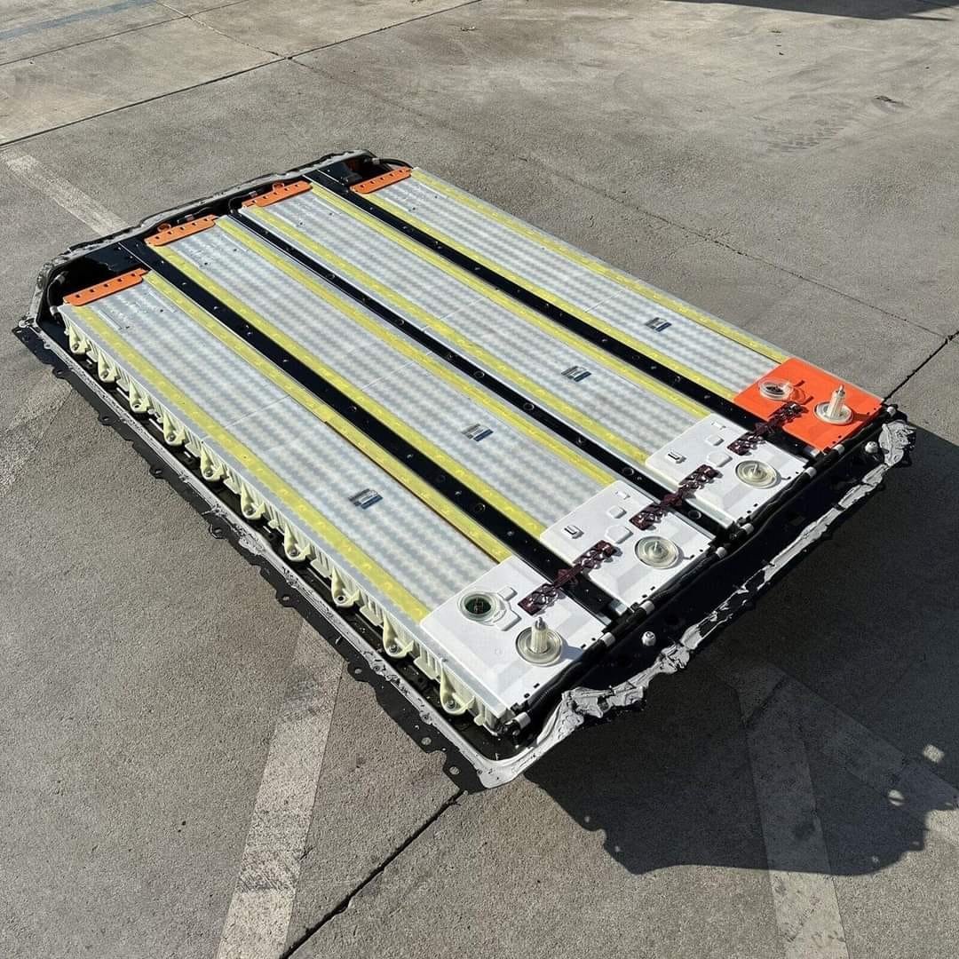 #GreenScam

This is a Tesla model Y battery. It takes up all of the space under the passenger compartment of the car.
To manufacture it you need:
--12 tons of rock for Lithium (can also be
extracted from sea water)
-- 5 tons of cobalt minerals (Most cobalt is made as a byproduct