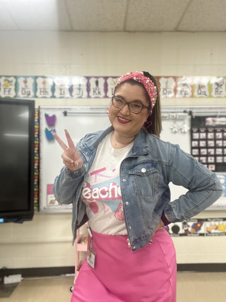 EPrangner's tweet photo. A BIG Cooley Bulldog Congratulations to our teacher of the year, Ms. Alexandria Pina. https://t.co/hTQbyRcQrG