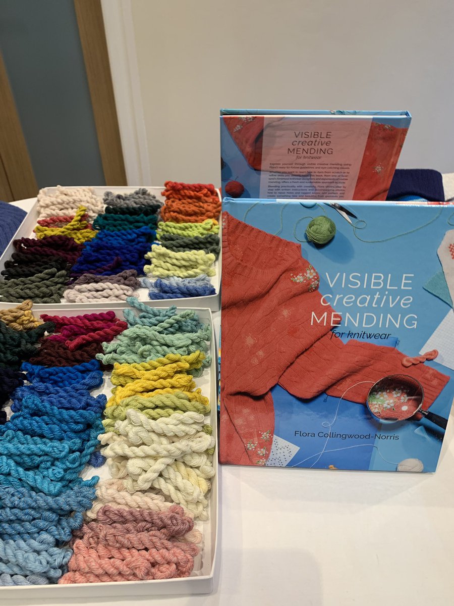 I’m in Edinburgh this weekend with my own pop up shop at Maeve (45-47 Barclay Place) open 10-5.30 Saturday and 1-5 Sunday! 

#edinburgh #popup #knitwear #scarves #visiblemending #book #sustainablegifts