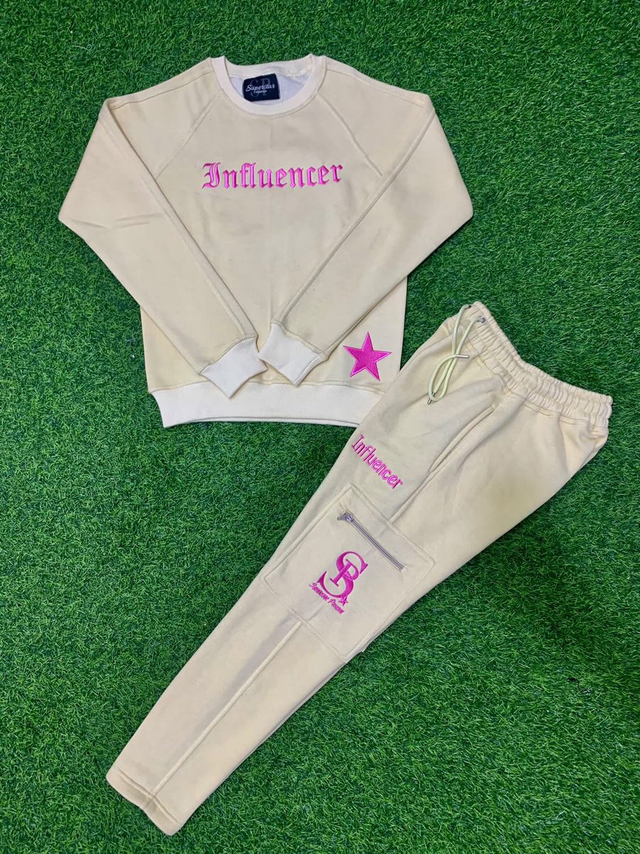 BEAUTY_isTAM's tweet photo. SP “influencer” crewneck set dropping soon
🔥🔥
#winterfashion #sweatshirt #crewnecks #pittsburgh #sweatsuits #superstar #influencer https://t.co/TsEIh83glw