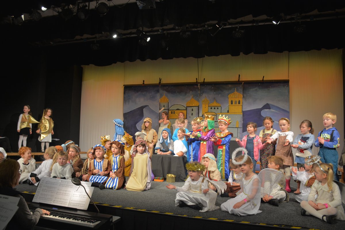 We've had an incredible week at Cundall – from House Football Competitions to rehearsals for the House Singing Competition and outstanding success in hockey! 🏆 Take a look at this week's newsletter ow.ly/bCH350QgPCm  #Cundall