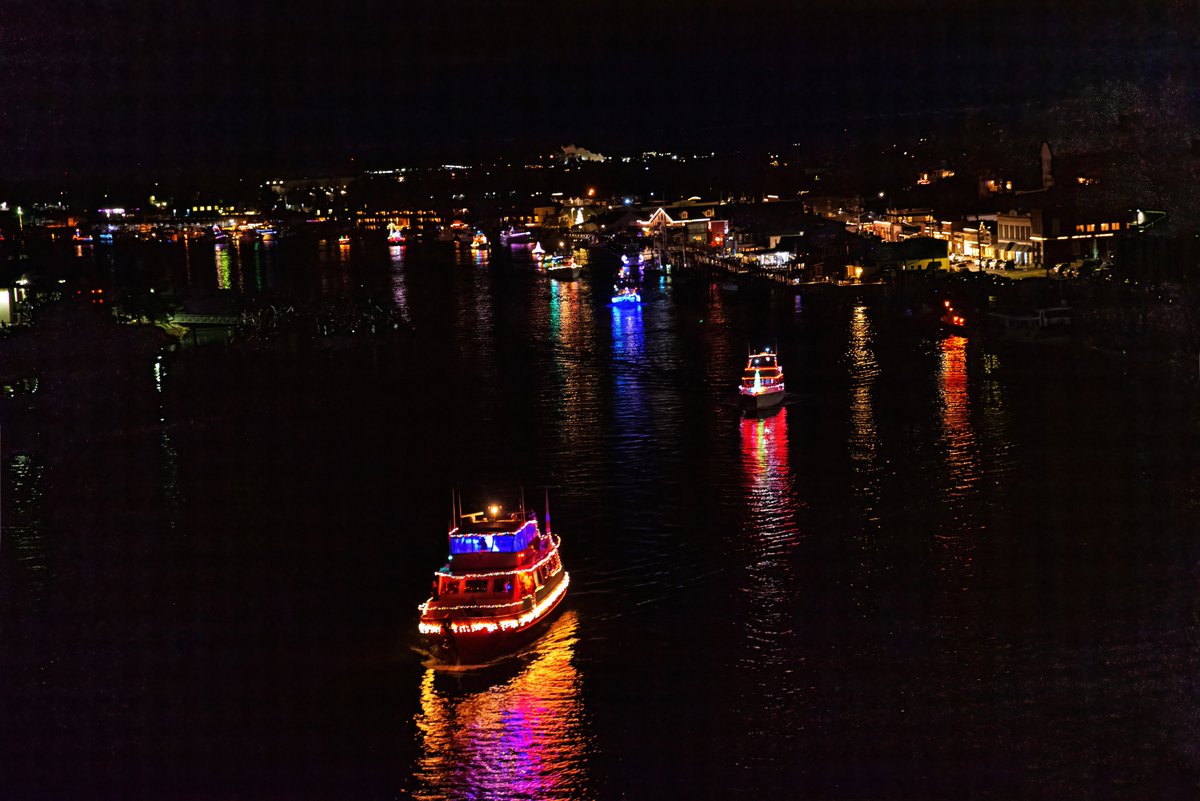 visitskagit's tweet photo. Join friends along the #LaConner boardwalk and enjoy the lights of the holiday season at this year's annual boat parade tomorrow evening. The parade begins at 6 p.m. and is hosted by the Swinomish Yacht Club.
Start and End in Skagit #magicskagit✨
📷: Cedarbrook Studio https://t.co/ISNx1972ge