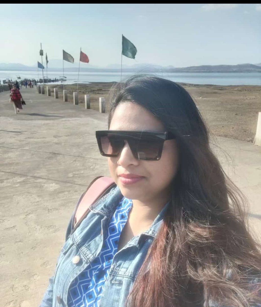 ebrahimpipermi1's tweet photo. Friday time with friends lovely pictures gorgeous my sweet heart ❤️❤️💋😘🥰🤗
#FridayVibes 
#fridayouting 
#outfitoftheday 
#Gorgeous 
#Amazing 
#boatclub 
#metime 
#lovetopost 
#beautifulgirl 
#fitnessgirl 
#LoveYou https://t.co/i2wVbdBH0D